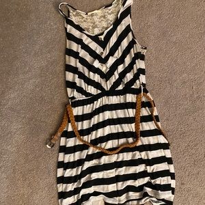 Cute dress with belt!